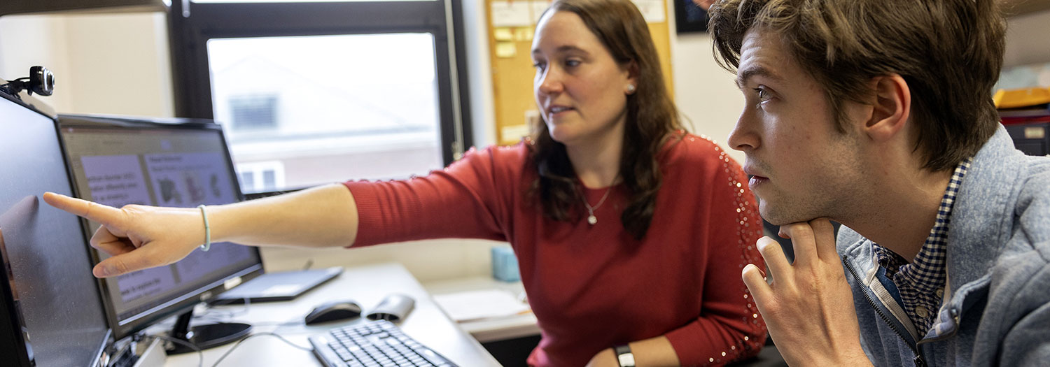 Student working with professor on Research Rookie project